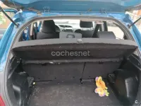 Usado Toyota Yaris Active 90 CV (66 kW) 2015 Azul Utilitario