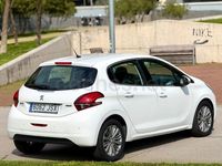 Usado Peugeot 208 Allure 110 CV (80 kW) 2016 Blanco Utilitario