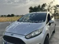 Usado Ford Fiesta Trend 75 CV (55 kW) 2015 Gris / plata Utilitario