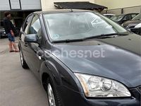 Usado Ford Focus Trend 115 CV (84 kW) 2007 Gris / plata Berlina