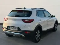 Usado Kia Stonic 84 CV (61 kW) 2023 Blanco SUV