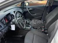 Usado Opel Astra Selective 110 CV (80 kW) 2014 Gris / plata Berlina