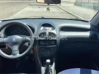 Usado Peugeot 206 75 CV (55 kW) 1998 Rojo Utilitario