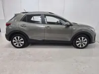 Usado Kia Stonic 101 CV (74 kW) 2022 Gris SUV