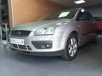 Używany Ford Focus Trend 100 KM (73 kW) 2005 Szary Sedan/Limuzyna