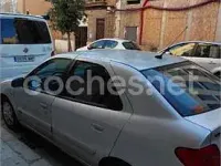 Usado Citroën Xsara 90 CV (66 kW) 2002 Gris / plata Berlina