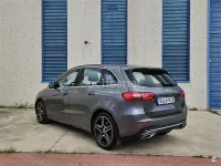 Usado Mercedes B180 122 CV (89 kW) 2019 Gris / plata Utilitario