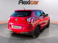 Usado Ssangyong (KGM) Tivoli 128 CV (94 kW) 2017 Rojo SUV