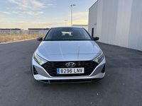 Usado Hyundai i20 101 CV (74 kW) 2021 Gris Familiar