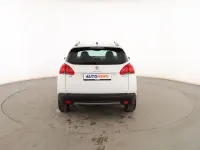 Usado Peugeot 2008 Allure 120 CV (88 kW) 2015 Blanco SUV