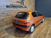 Usado Peugeot 206 75 CV (55 kW) 2001 Naranja Berlina