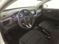 Usado Kia Stonic 101 CV (74 kW) 2024 Blanco SUV