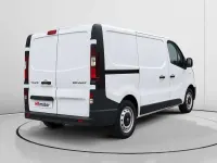 Usado Renault Trafic 114 CV (83 kW) 2016 Blanco Monovolumen