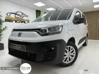 Usado Fiat Doblò Feel 131 CV (96 kW) 2023 Blanco Monovolumen