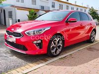Usado Kia Ceed 140 CV (102 kW) 2018 Rojo Utilitario