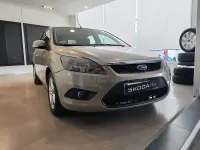 Usado Ford Focus Titanium 109 CV (80 kW) 2010 Gris / plata Berlina