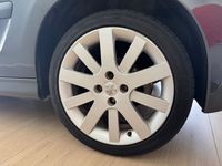 Usado Peugeot 207 CC 112 CV (82 kW) 2011 Gris Descapotable