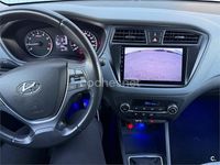 Usado Hyundai i20 84 CV (61 kW) 2015 Blanco Berlina