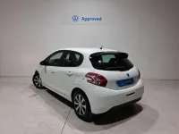 Usado Peugeot 208 Active 68 CV (50 kW) 2013 Blanco Utilitario