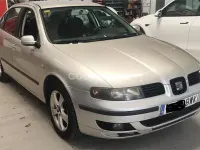 Usado Seat Leon 90 CV (66 kW) 2002 Gris / plata Utilitario