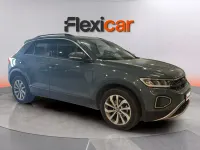 Usado VW T-Roc Life 150 CV (110 kW) 2023 Gris SUV