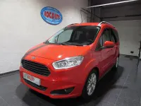 Usado Ford Tourneo Courier Titanium 100 CV (73 kW) 2016 Rojo Monovolumen