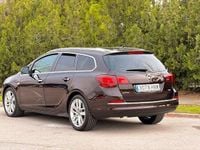 Usado Opel Astra Sportive 131 CV (96 kW) 2013 Negro Familiar