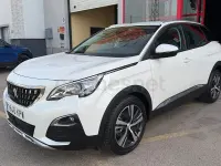 Usado Peugeot 3008 Allure 130 CV (95 kW) 2018 Blanco SUV