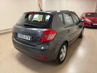 Usado Kia Ceed 90 CV (66 kW) 2010 Gris / plata Utilitario