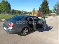 Usado VW Passat Highline 170 CV (125 kW) 2007 Gris / plata Berlina