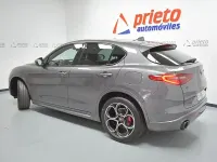 Usado Alfa Romeo Stelvio Veloce 210 CV (154 kW) 2022 Gris / plata SUV