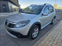 Usado Dacia Sandero Stepway 90 CV (66 kW) 2012 Gris Utilitario