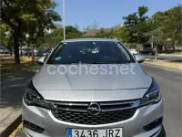 Usado Opel Astra Dynamic 110 CV (80 kW) 2016 Gris / plata Berlina
