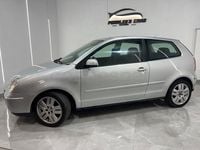 Usado VW Polo Highline 75 CV (55 kW) 2005 Gris / plata Utilitario