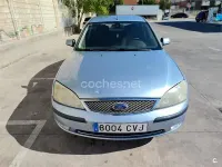 Usado Ford Mondeo Ghia 130 CV (95 kW) 2004 Azul Berlina