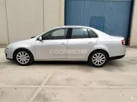 Usado VW Jetta Trendline 105 CV (77 kW) 2008 Gris / plata Berlina
