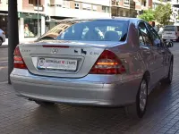 Usado Mercedes C220 Elegance 150 CV (110 kW) 2005 Gris / plata Berlina