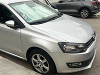 Usado VW Polo Advance 60 CV (44 kW) 2014 Gris / plata Berlina
