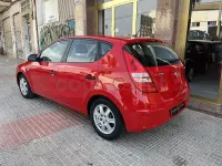 Usado Hyundai i30 Classic 109 CV (80 kW) 2008 Rojo Berlina