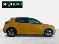 Usado Peugeot 208 Allure 100 CV (73 kW) 2023 Dorado Utilitario