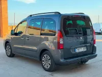 Usado Peugeot Partner Tepee Style 120 CV (88 kW) 2016 Gris / plata Monovolumen