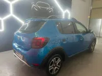 Usado Dacia Sandero Essentiel 95 CV (69 kW) 2019 Azul Berlina