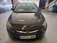 Usado Opel Astra Excellence 110 CV (80 kW) 2013 Gris / plata Familiar