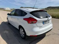 Usado Ford Focus Trend 120 CV (88 kW) 2015 Blanco Berlina