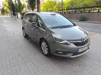 Usado Opel Zafira Excellence 140 CV (102 kW) 2018 Gris / plata Monovolumen