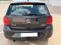 Usado VW Polo Advance 90 CV (66 kW) 2014 Gris / plata Berlina