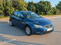Usado Seat Leon Reference 105 CV (77 kW) 2013 Azul Berlina
