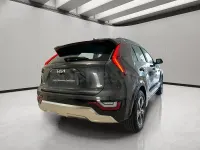 Usado Kia Niro 129 CV (94 kW) 2025 Gris / plata SUV