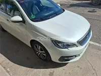 Usado Peugeot 308 Allure 130 CV (95 kW) 2018 Blanco Berlina