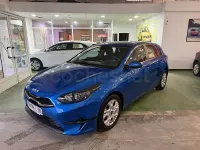 Usado Kia Ceed 136 CV (100 kW) 2022 Azul Utilitario